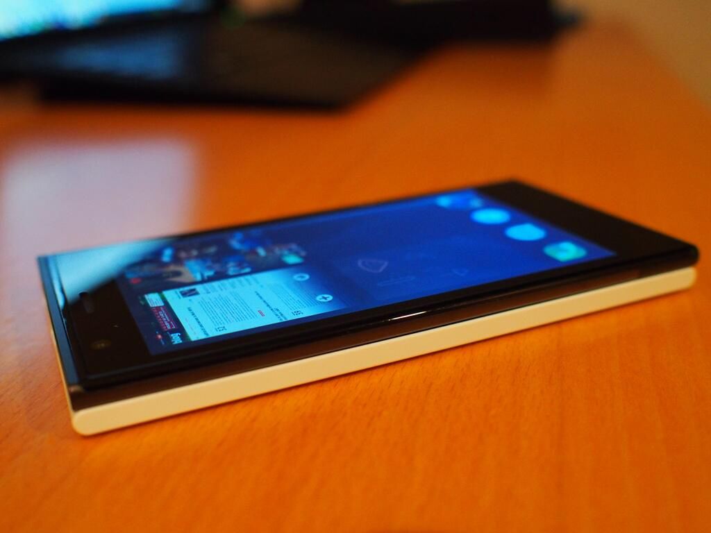 Telefon Jolla z systemem Sailfish OS