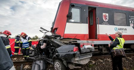 Kolejarze chcą edukować kierowców. Prowadzący auta są głównymi sprawcami wypadków na przejazdach