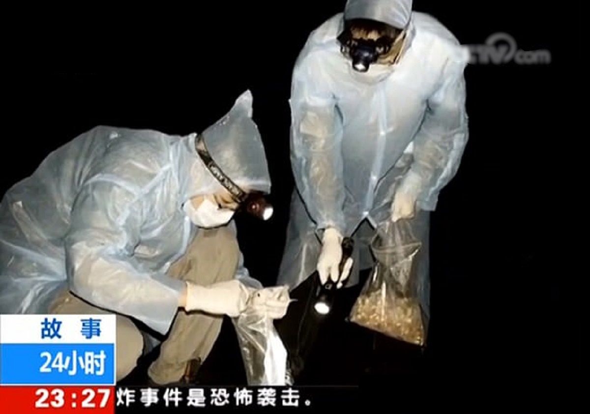 Naukowcy z Wuhan w jaskini. Świat zobaczył nagranie