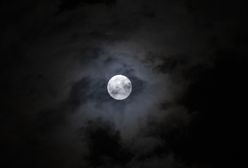 Kiedy pełnia w listopadzie? Mroźny Księżyc nadchodzi