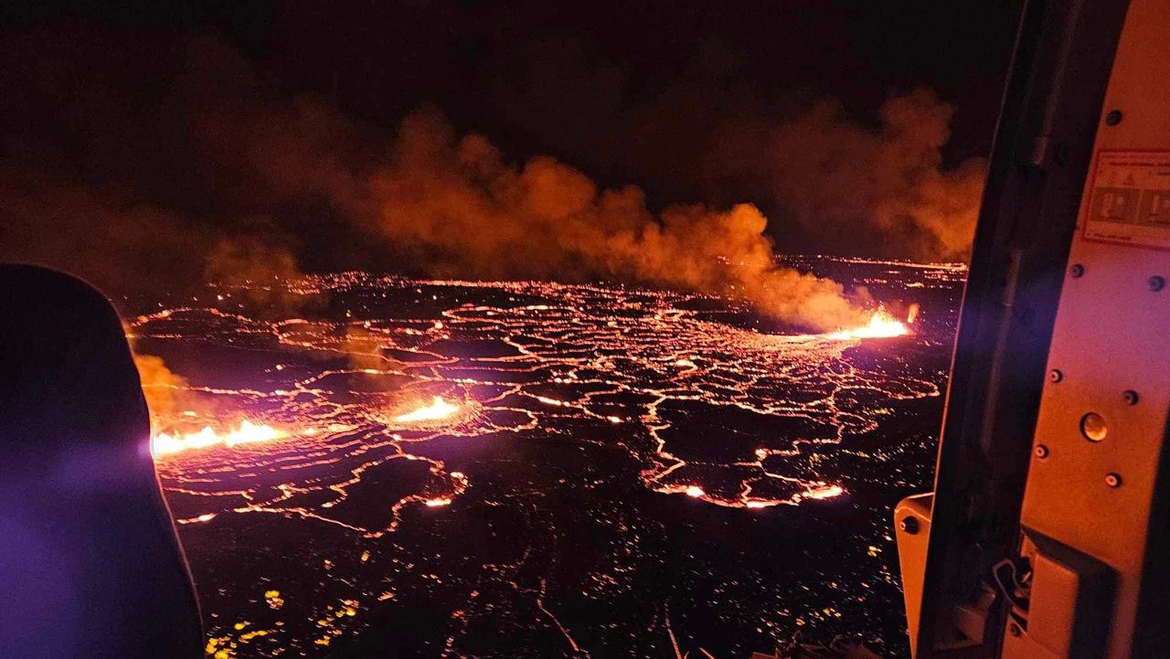 Ogromna erupcja na Islandii. Sznur turystów po horyzont. Nie słuchają służb