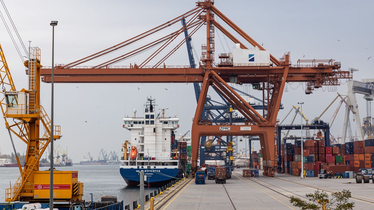 Cranes and ships are seen in Gdynia Port, Poland's third
GDYNIA, POMERANIAN VOIVODESHIP, POLAND - 2022/10/21: Cranes and ships are seen in Gdynia Port, Poland's third biggest transport port, located on the Baltic Sea. The Port of Gdynia is a key terminal of military shipments into the eastern flank of NATO. The port has increasing strategic meaning for the organisation, especially after Finland's and Sweden's (other Baltic Sea states) bid to join NATO. (Photo by Dominika Zarzycka/SOPA Images/LightRocket via Getty Images)
SOPA Images
cranes, eu, export, gdynia port, international port, ships, terminal, transport, transport port