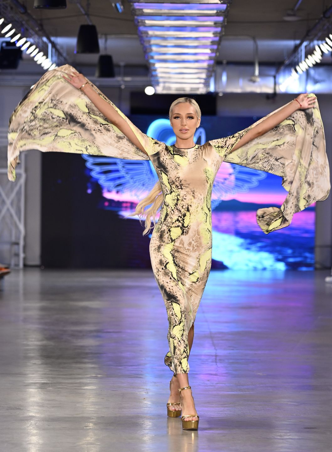Caroline Derpienski na LA Swim Week
