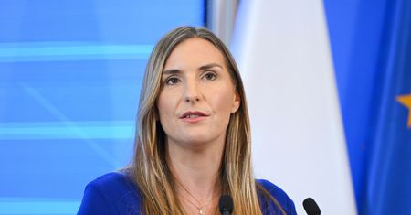 Wiceminister o poprawionym przez AI zdjęciu: Upał, chochliki