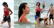 Rozgrzana włoskim słońcem Penelope Cruz zanurza się w morzu W UBRANIU (ZDJĘCIA)