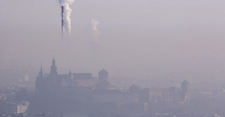 Wpływa na płuca i układ krwionośny. Mieszkańcy kilku województw szczególnie narażeni