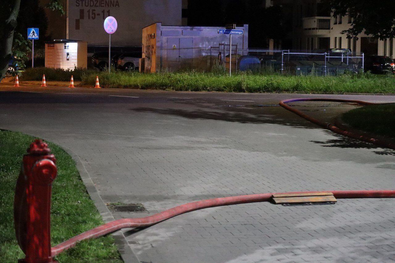 Pożar na Antoninach w Lesznie. Sytuacja wyglądała bardzo groźnie. Na miejscu pracują strażacy z Leszna i powiatu