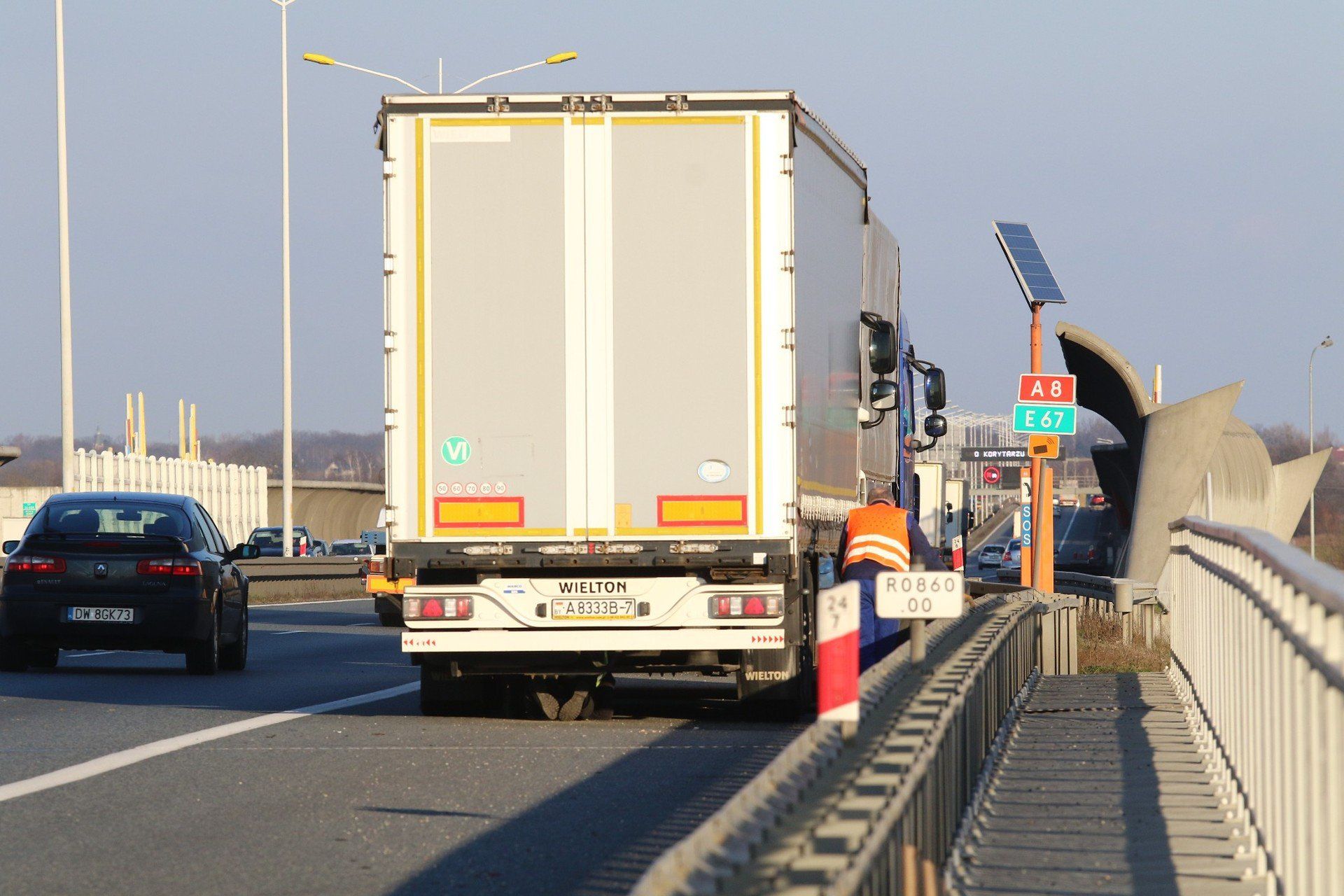 05.03.2020 WROCLAW
GAZETA WROCLAWSKA
WROCLAW, AUTOSTRADA A8, AOW, WEZEL PAWLOWICE, JEZDNIA W KIERUNKU WARSZAWY, WYPADEK DWOCH SAMOCHODOW OSOBOWYCH I CIEZAROWKI, DUZE KORKI
JAROSLAW JAKUBCZAK/ POLSKA PRESS
AOW OBWODNICA AUTOSTRADA A8 WYPADEK ZDERZENIE TIR CIEZAROWKA FORD OPEL SAMOCHOD OSOBOWY WEZEL PAWLOWICE
