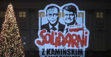 Kamiński i Wąsik bohaterami? "Ja się z nimi utożsamiam"