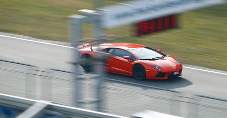 Lamborghini LP700-4 Aventador  - analiza osiągów