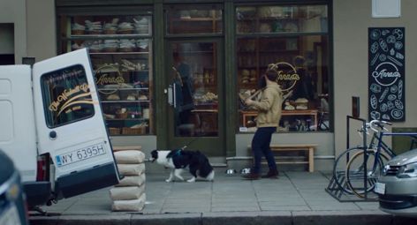 Visa reklamuje płatności zbliżeniowe kartą (wideo)