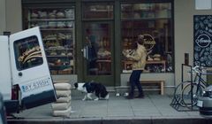 Visa reklamuje płatności zbliżeniowe kartą (wideo)