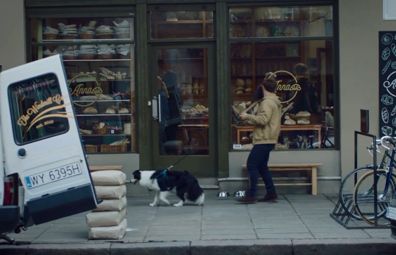 Visa reklamuje płatności zbliżeniowe kartą (wideo)