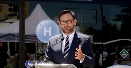 PiS zmieniał prawo pod Obajtka? Spółka odpowiada