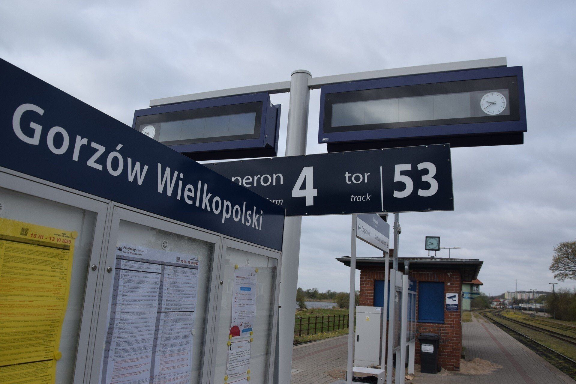 Zbąszynek i Krzyż to dwie najbliższe stacje węzłowe dla Gorzowa, na których można wsiąść do pociągów jadących w głąb Polski.