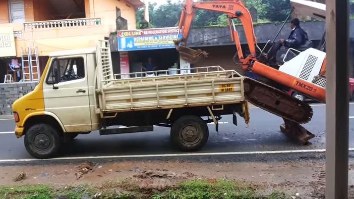 Samozaładunek w wykonaniu koparki 1
