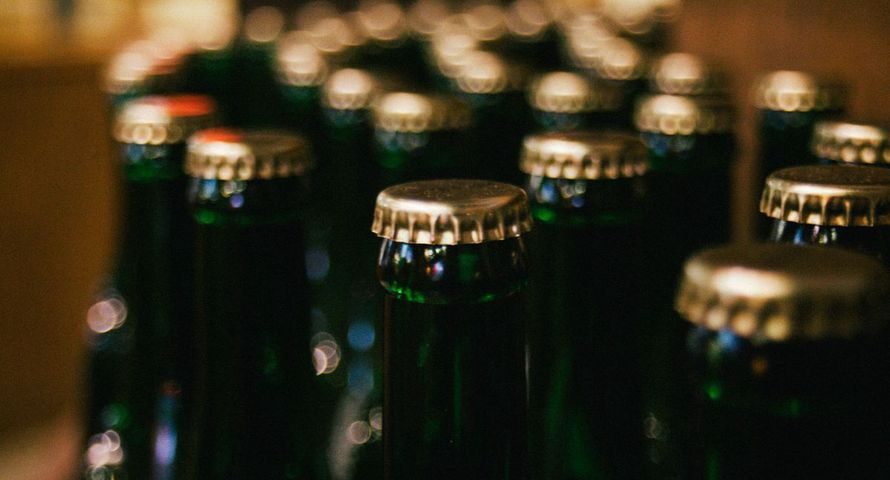 Profesor medycyny chce całkowitego zakazu reklam alkoholu. Apel do celebrytów