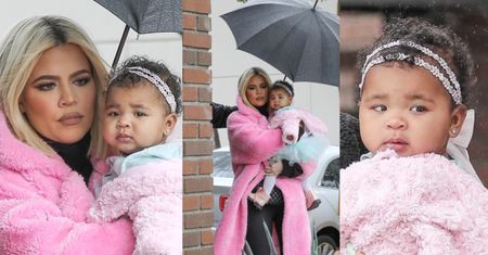 Smutna Khloe Kardashian z True na rękach przemierza deszczowe Calabasas (ZDJĘCIA)