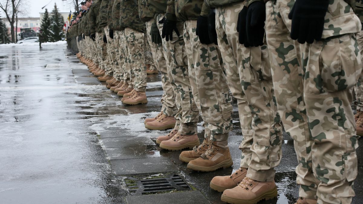 Emerytura wojskowa jest elementem zaopatrzenia emerytalnego przysługującego żołnierzom, ale po spełnieniu określonych warunków.