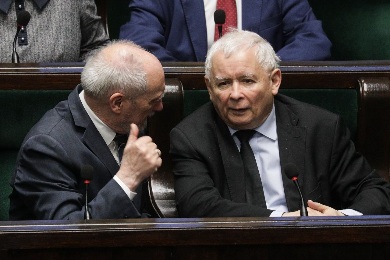 Podkomisja Macierewicza pochłonęła 33 mln zł. "Żadnych dowodów tylko dyrdymały"