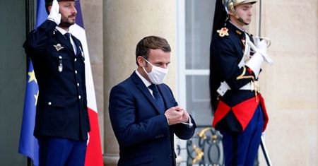 Koronawirus we Francji. Imigranci szybciej otrzymają obywatelstwo