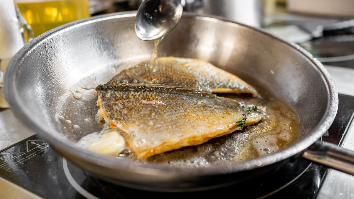 Lepiej smażyć rybę na oleju czy na maśle?