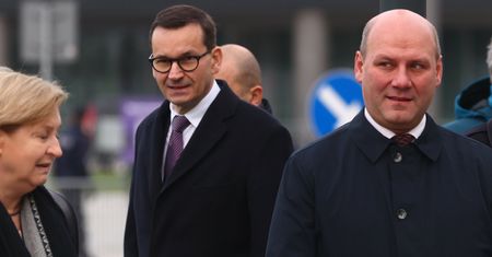 "Zostawił wielkie pieniądze dla Polski". Minister z PiS broni premiera