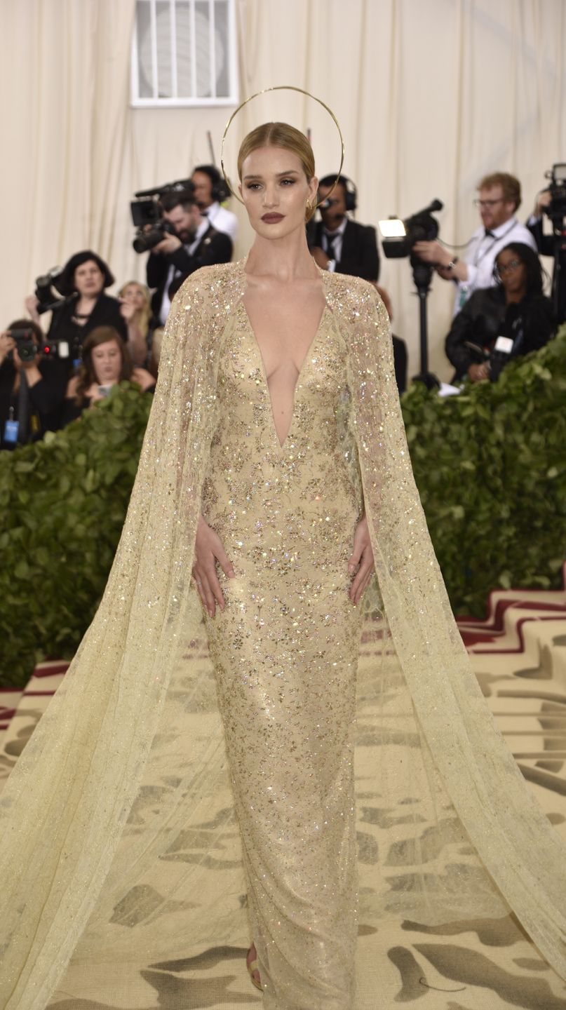 Modelka Rosie Huntington-Whiteley cała w złocie 