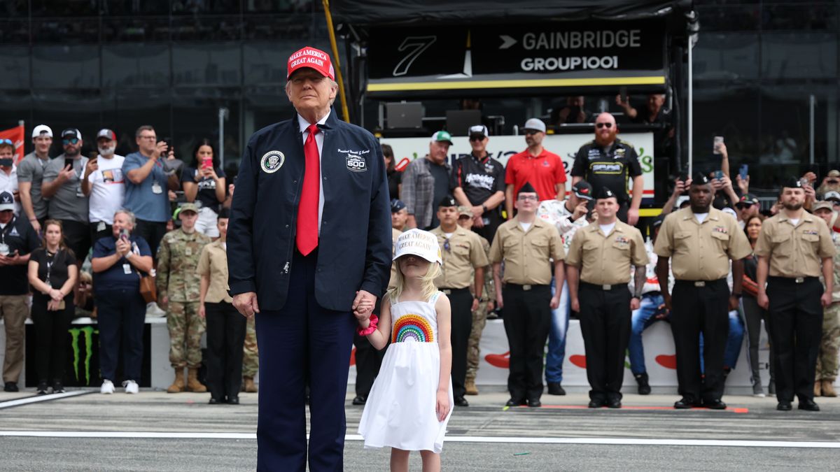Carolina Trump towarzyszyła swojemu dziadkowi na legendarnym wyścigu NASCAR Daytona 500