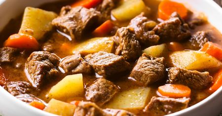 Gęsta, rozgrzewająca i aromatyczna. Taka zupa starczy za cały obiad