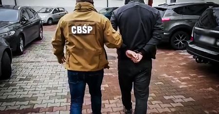 Niemcy. Okradali i grozili właścicielowi mieszkania. 3 Polaków aresztowanych
