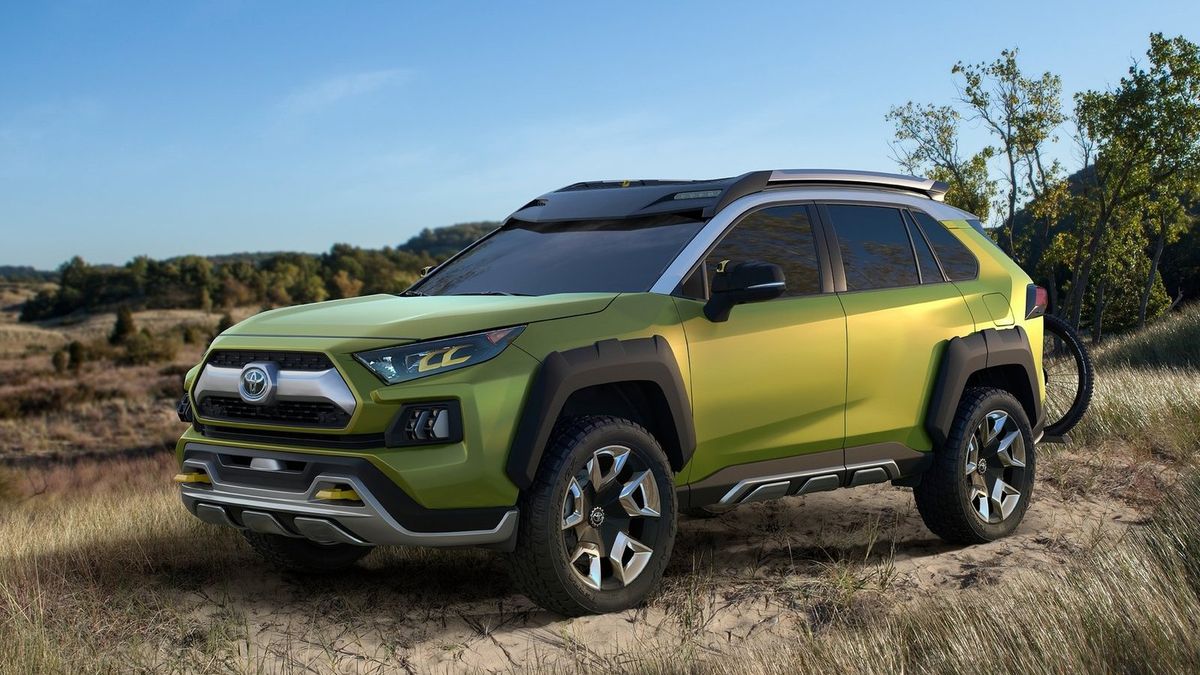 Najnowszy model Toyoty FT-AC (Future Toyota Adventure Concept) prezentuje się jak pełnokrwista terenówka, ma dużo zabezpieczeń przed uszkodzeniem oraz wysoki prześwit za sprawą 20-calowych obręczy kół. Jednak nie to, a kilka pomysłowych rozwiązań sprawia, że jest to pojazd godny zainteresowania.