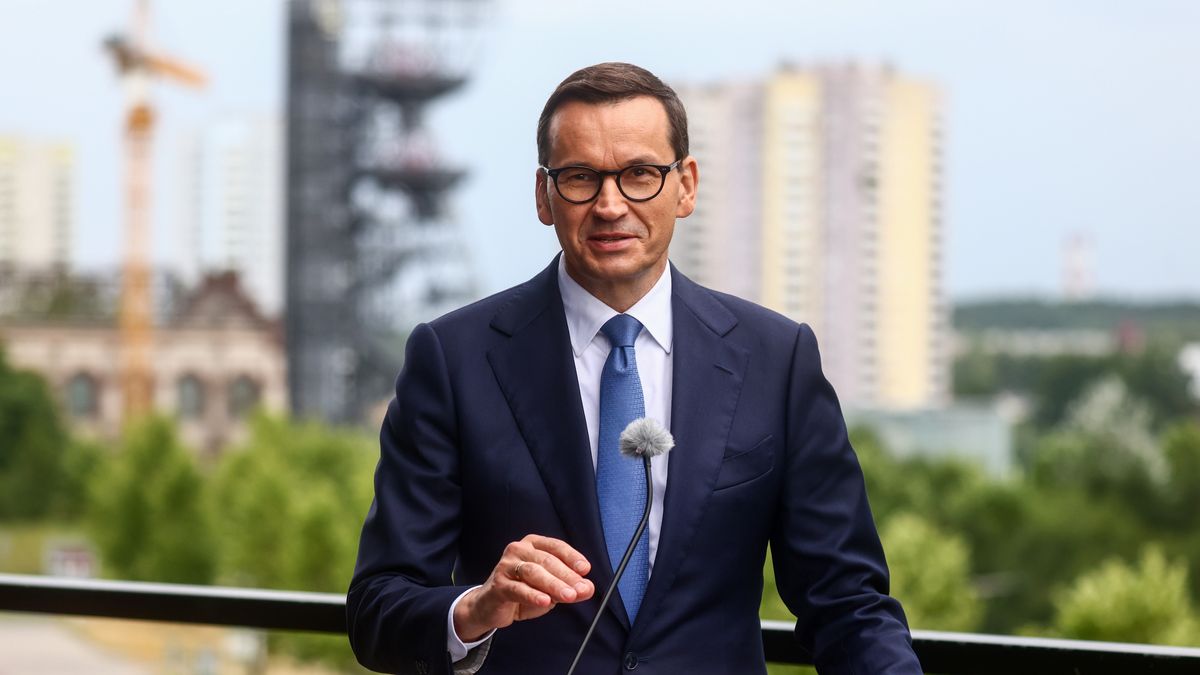 "Pokażę wam porażający wykres". Mateusz Morawiecki uderza w PO i chwali się reprywatyzacją