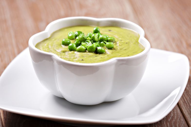 Przepis na krem z zielonego groszku. Prosta zupa z 4 składników