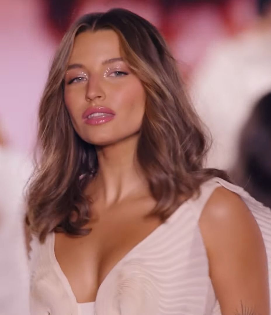 Julia Wieniawa wzięła udział w pokazie mody w Paryżu
