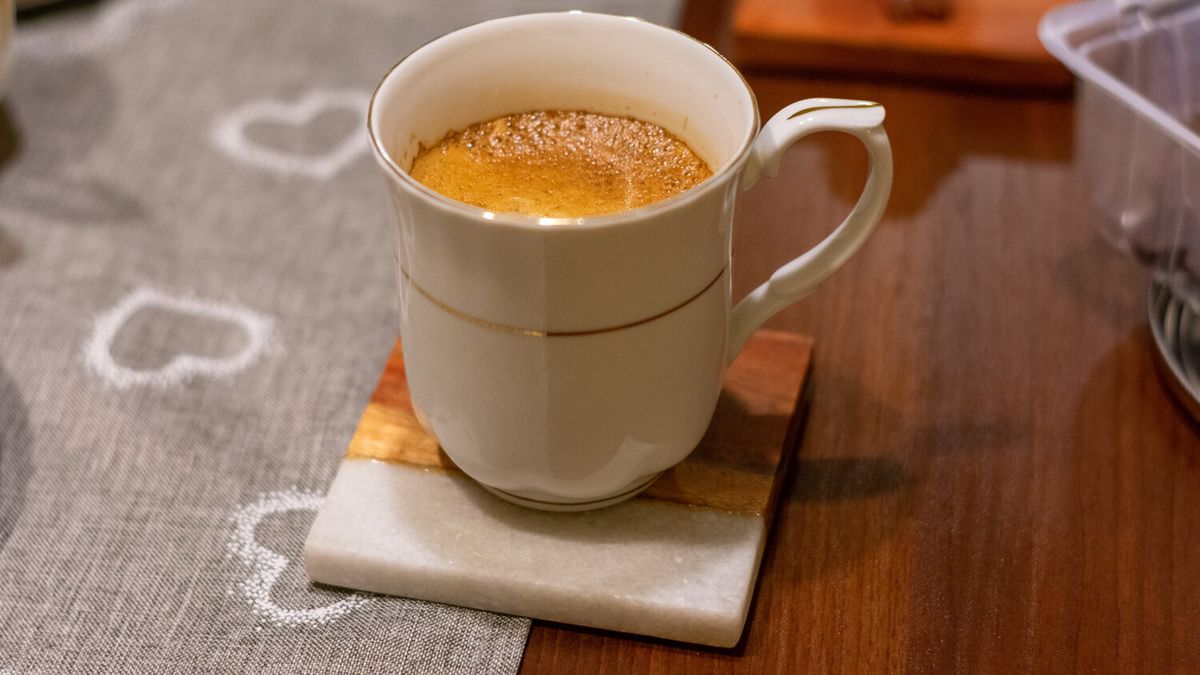 Napój z PRL-u znów na topie. Uspokoi żołądek i wzmocni serce