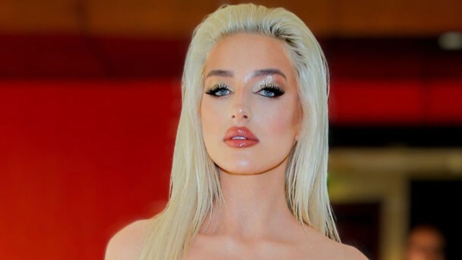 Caroline Derpienski mówi o traumach z dzieciństwa