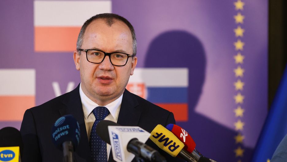 Łódź, 15.05.2024. Minister sprawiedliwości, prokurator generalny Adam Bodnar podczas konferencji prasowej po spotkaniu szefów prokuratur państw Grupy Wyszehradzkiej w Muzeum Historii Łodzi, 15 bm. Podczas wydarzenia podpisano Deklarację Łódzką, dotyczącą pogłębienia współpracy prokuratur państw Grupy w celu zwiększenia efektywności w zwalczaniu przestępczości transgranicznej, a także wspólnych prac związanych z informatyzacją prokuratury. (amb) PAP/Marian Zubrzycki
