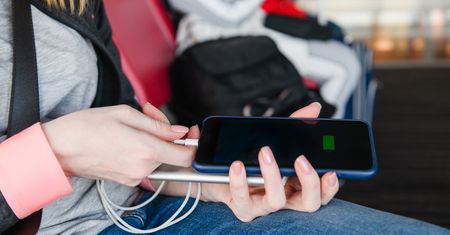 Podróżujesz z power bankiem? O tym musisz wiedzieć