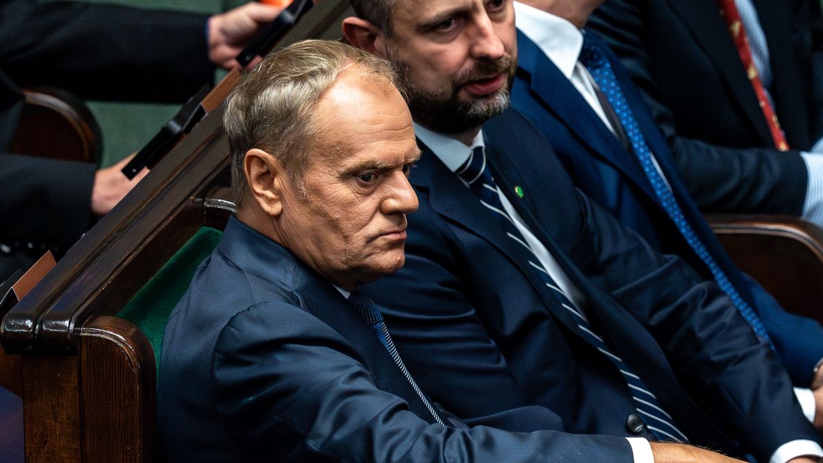 Donald Tusk, Poland's prime minister, center, during Karol Nawrocki's inauguration ceremony at the National Assembly in Warsaw, Poland, on Wednesday, Aug. 6, 2025. Karol Nawrocki, the nationalist outsider who scored a shock victory in June's runoff for president, was inaugurated on Wednesday, setting up a battle with Tusk's pro-EU administration. Photographer: Damian Lemanski/Bloomberg via Getty Images