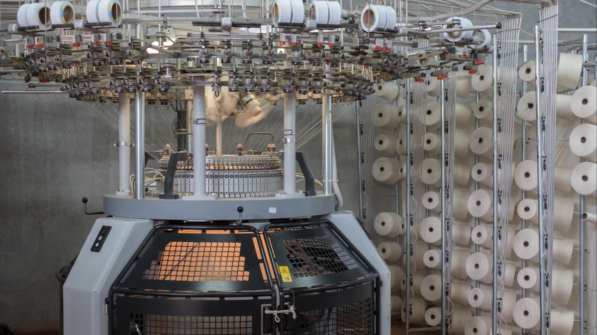 Znany producent maszyn do produkcji tkanin na ubrania upada