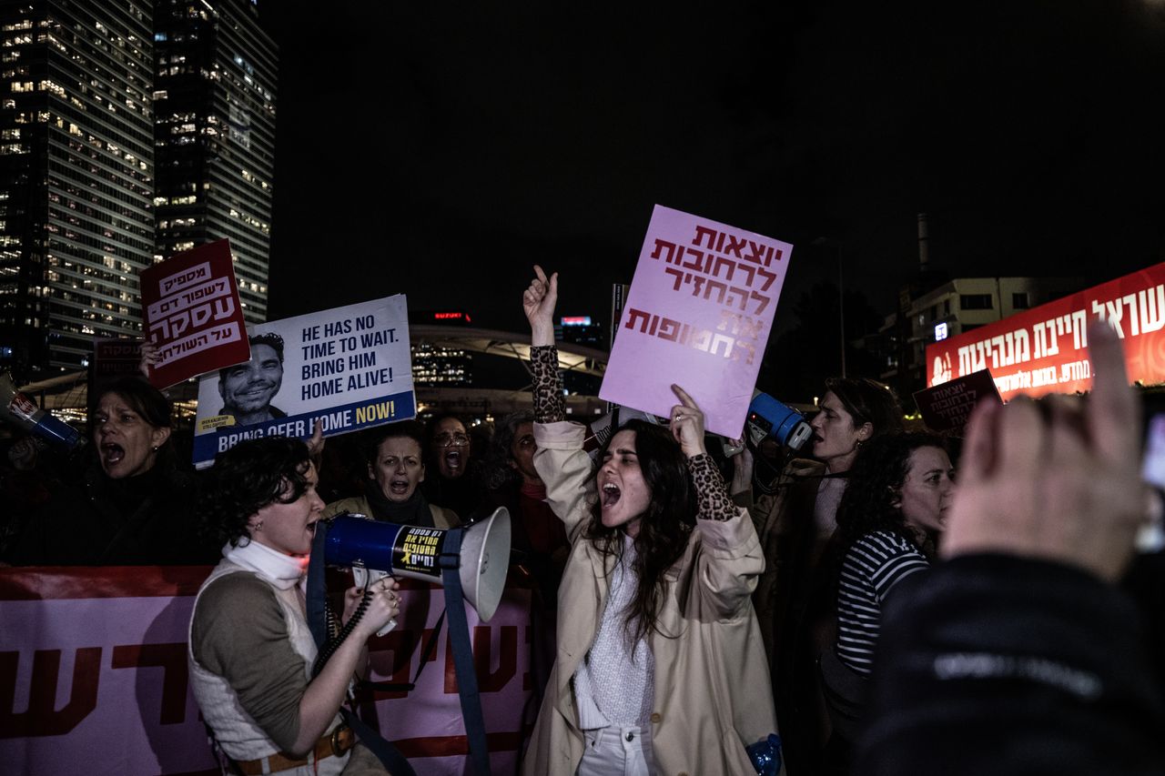 Thousands blockade Tel Aviv streets, demand urgent negotiation with Hamas for hostage release