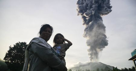 Przebudził się Mount Ibu. Władze ogłosiły alarm