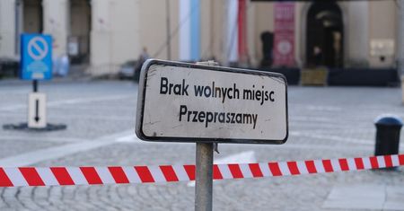 Dziś nie zaparkujesz przed Archikatedrą. Wieczorem odbędzie się tu msza, po której wierni przejdą procesją przez centrum Lublina [UTRUDNIENIA]