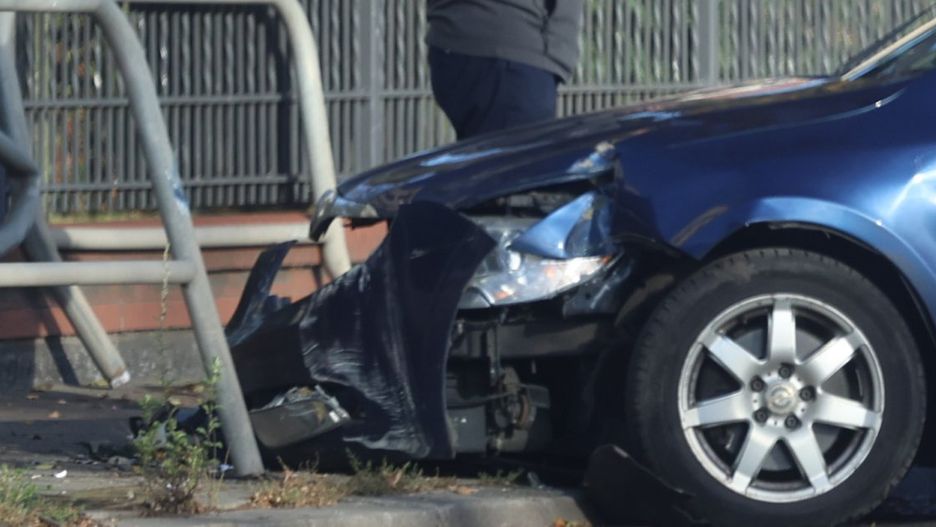 Zasnął za kierownicą i uderzył w bariery (Wojciech Obremski)