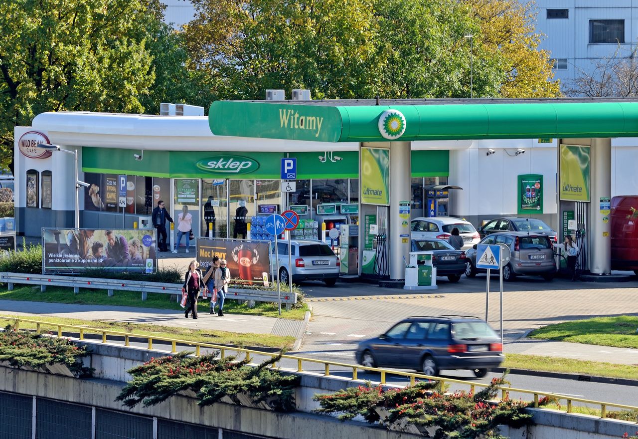 Ceny paliw w dół na stacjach kolejnych sieci. Będą promocje na wakacje