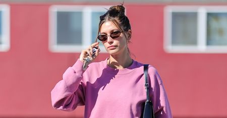Hailey Bieber w stylu normalsa. Tak podkręciła miejski look