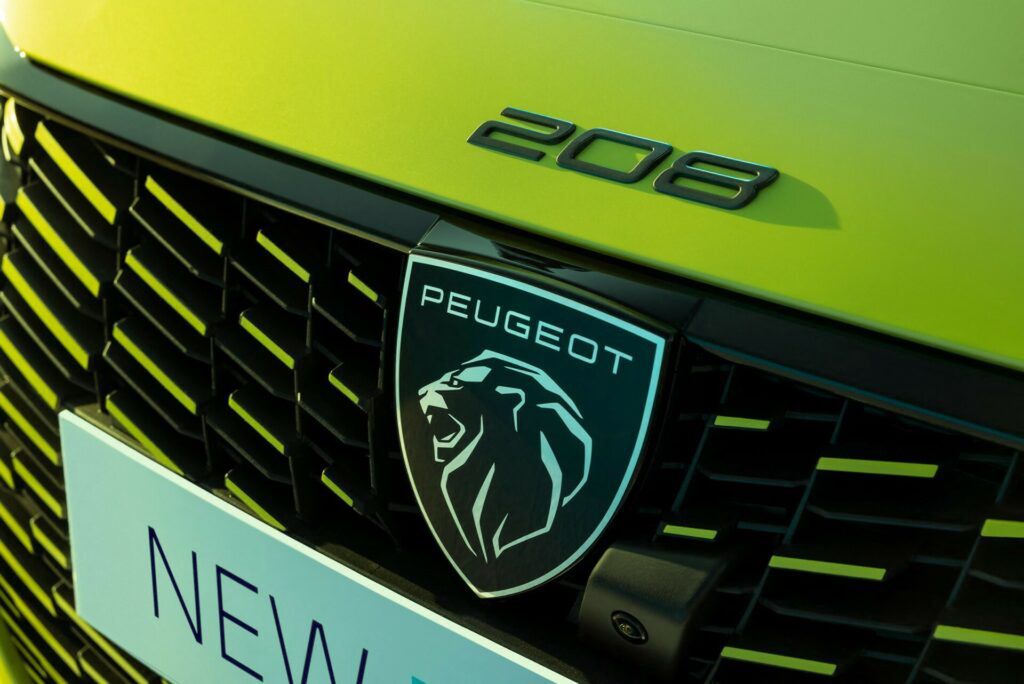 Odświeżony Peugeot e-208