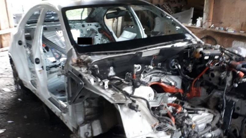 Wołomin. Trzech mężczyzn rozebrało na części skradzionego lexusa. Wpadli na gorącym uczynku 