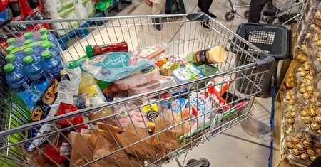 Koszyk świątecznych zakupów będzie droższy. Żywność poszła w górę